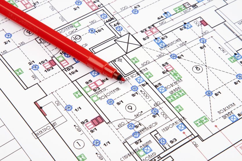 Elektroplan mit rotem Stift